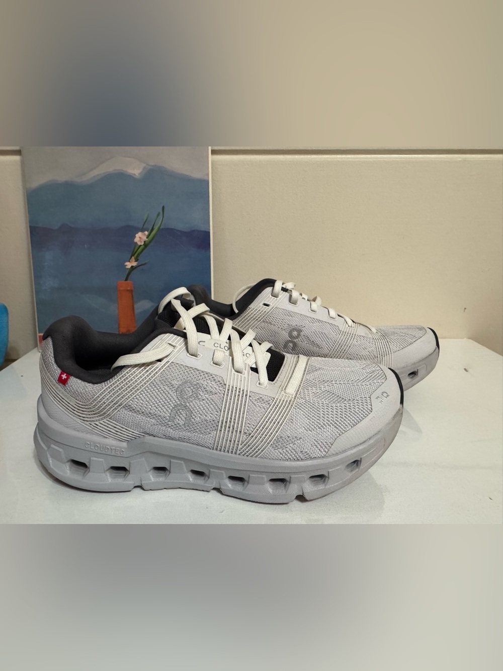 On Running White and Black Low-Top Running Shoes cloud go